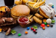 Photo of Фастфуд и сладости против орехов. Какой продукт неминуемо убивает мозг