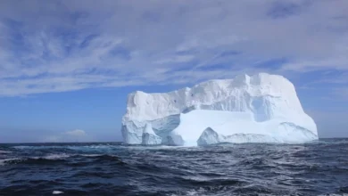 Photo of В опасной близости от берега Гренландии дрейфует огромный айсберг